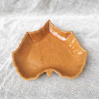 Bol Amber in forma de frunza din ceramica maro 23 cm